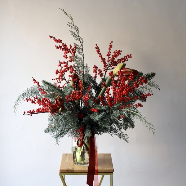 Winter bouquet in a vase - Размер M