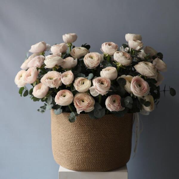 Ranunculus in a basket - Размер M
