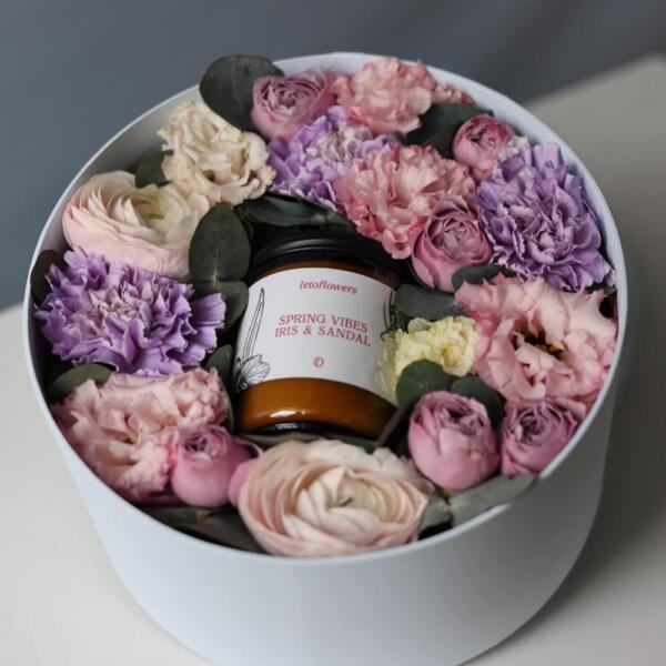 Hatbox with flowers and scented candle - Размер M