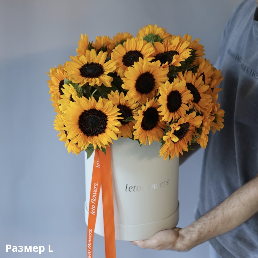 Sunflowers in a hat box Sunflowers in a hat box -  Размер L