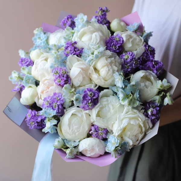 Peony with Delphinium and Stock - Размер L