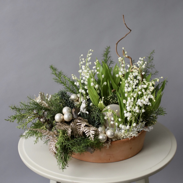 “Christmas composition '12 months' with Lilies of the Valley”
