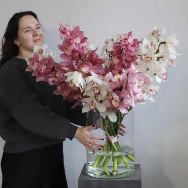 Cymbidium Orchid in a vase - 11 орхидей