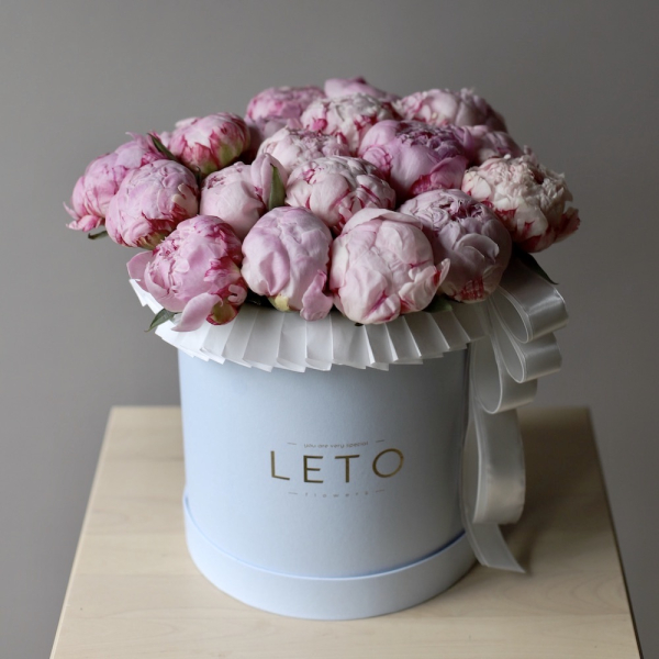 Pink peonies in a hat box - Размер S 