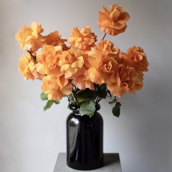 Bouquet of roses "Orange punch" in a vase -  25 роз 