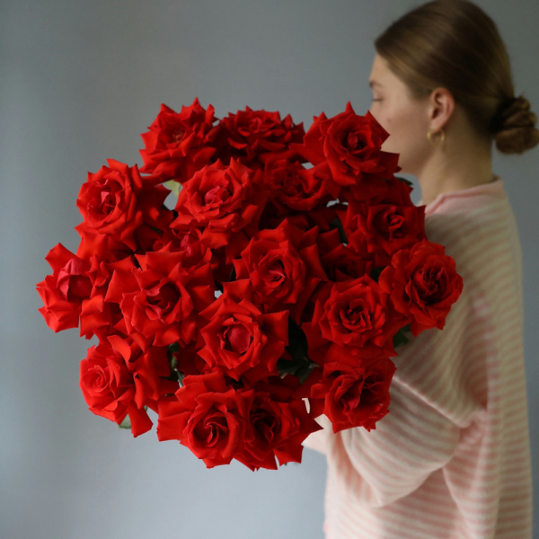 Bouquet of scarlet roses "Nina"