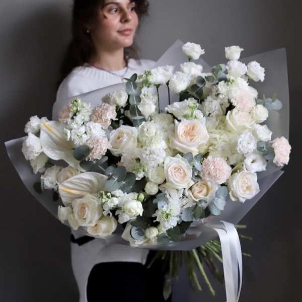 Creamy white signature bouquet - Размер L 