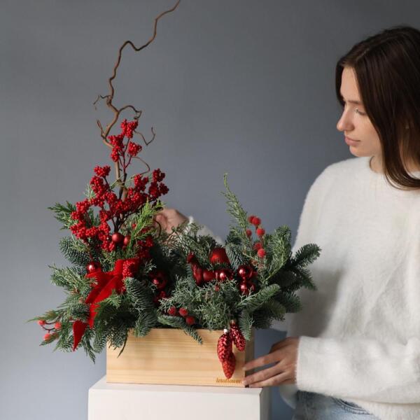 New Year's composition in a wooden box "Red velvet range" - Размер M