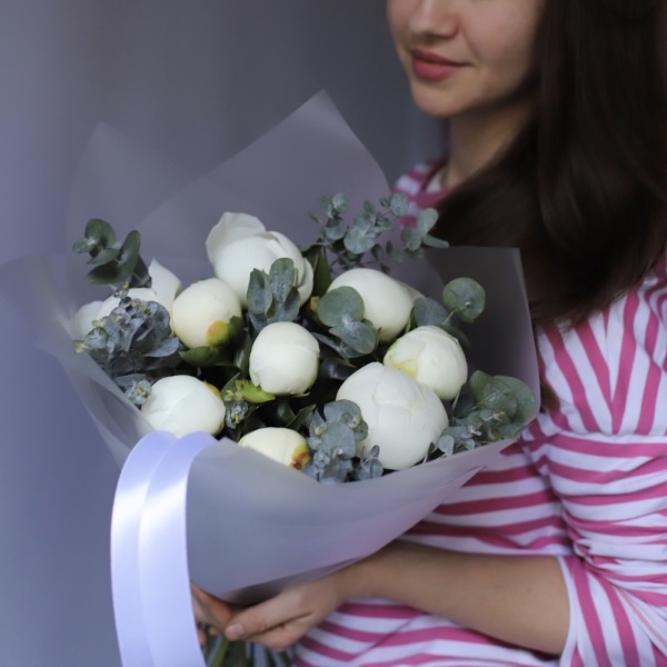 White Peony -  9 пионов 