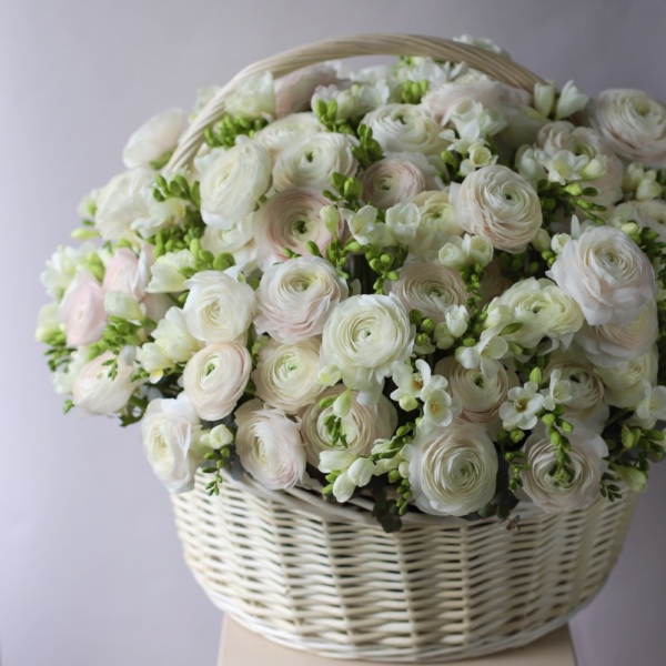 Ranunculus and Freesia in a basket - Размер 3XL 