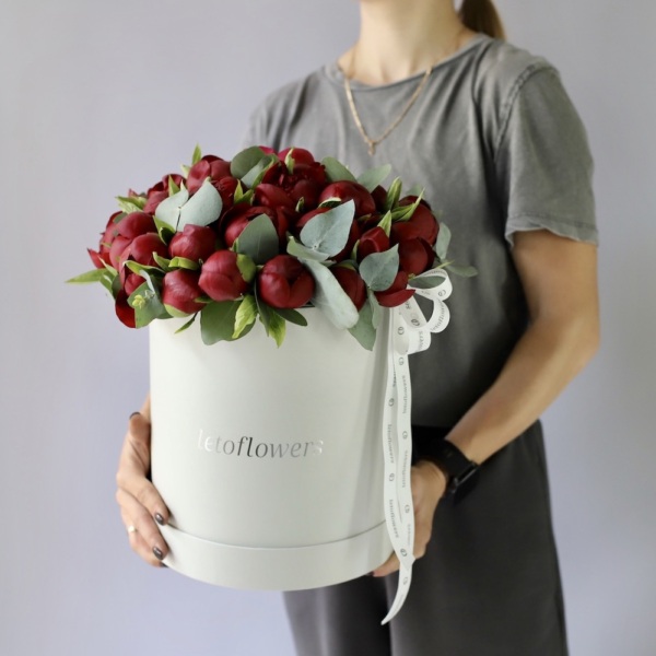 Burgundy Peonies in a hat box - Размер L 