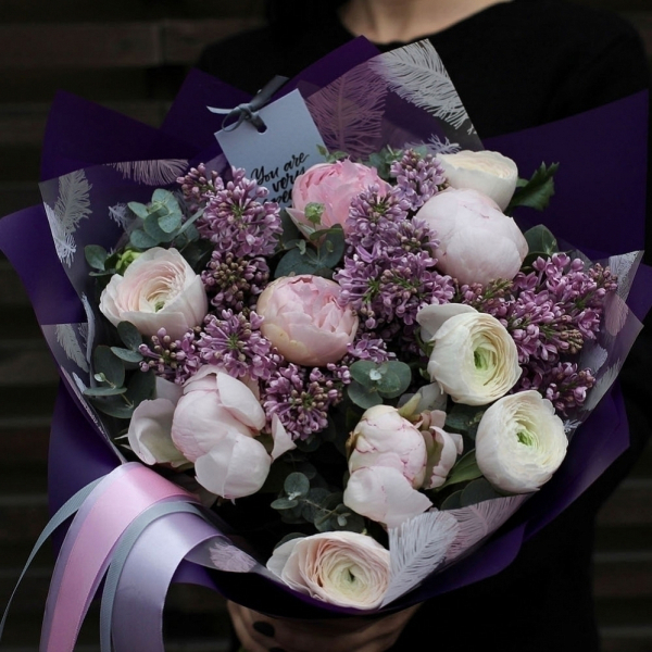 Peony with Ranunculus and Lilac, light - Размер S 