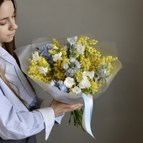 Mimosa with Delphinium and Freesia - Размер S