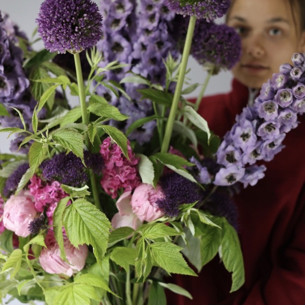 Signature bouquet "Moscow Nights" - Размер M