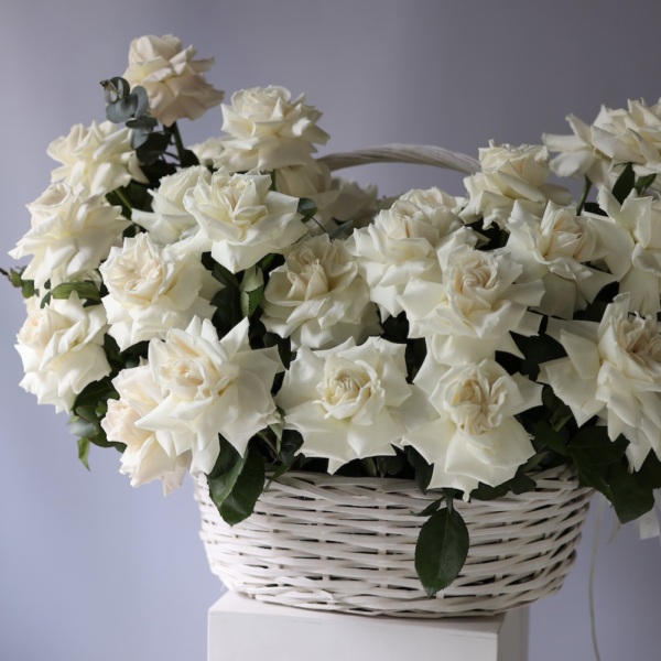 Basket of roses "Creamy Gelato" - Размер S 