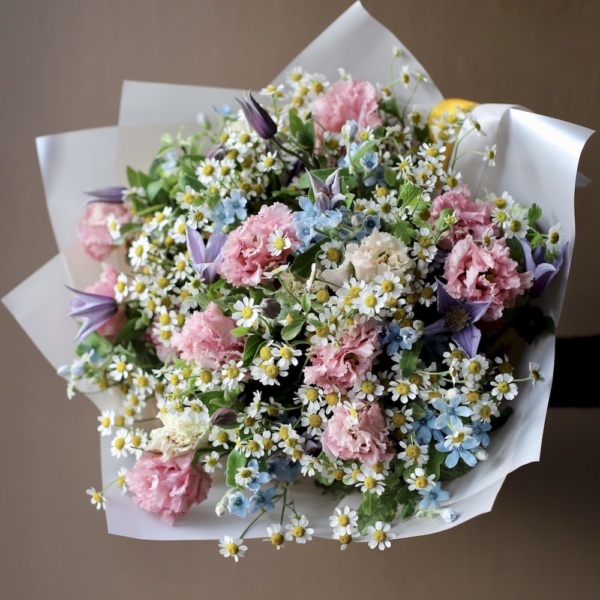 Lisiantus with Clematis, Oxypetalum and Daisies - Размер S