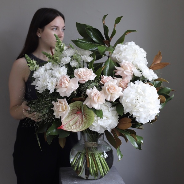 White bouquet in a vase -   Размер L 