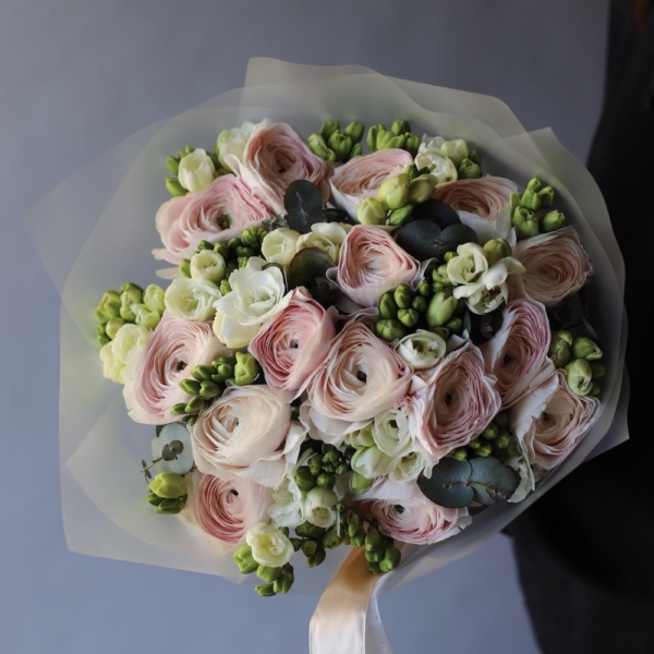 Ranunculus with Freesia - Размер M