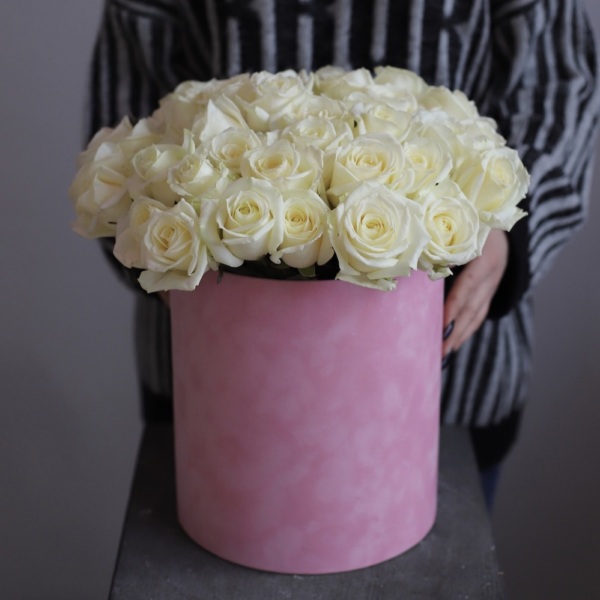 White roses in a hat box -  Размер XL 