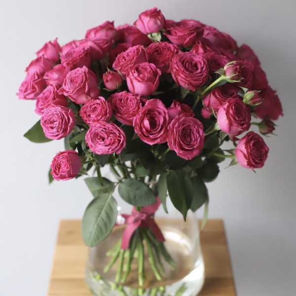 Spray Roses in a vase - 19 кустовых роз