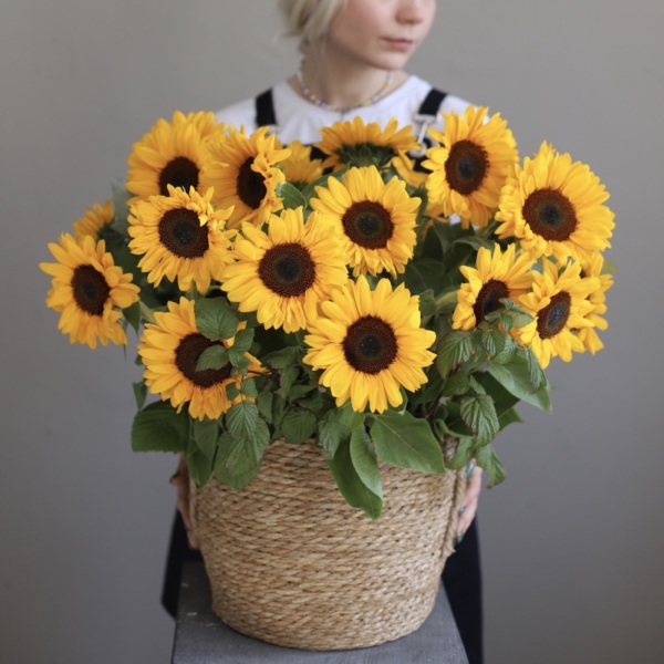 Basket of Sunflowers  - Размер M