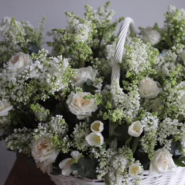 Tulips, Garden Roses, and Lilac in a basket - Размер 4XL