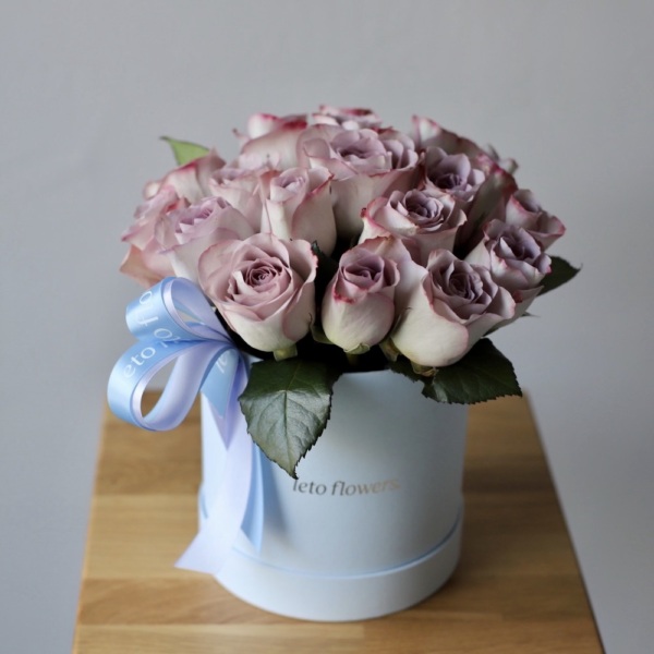 Lavender roses in a hat box - Размер S 