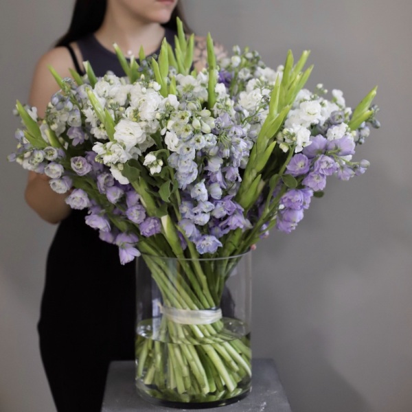 Stock and Delphinium in a vase -   Размер 2XL 