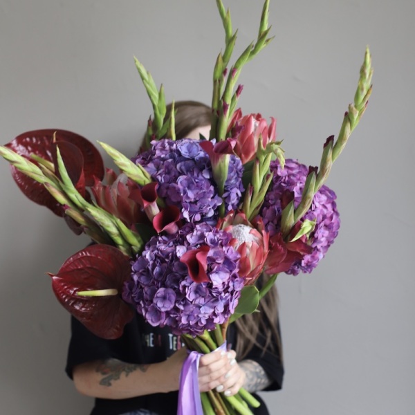 Burgundy green signature bouquet for a man - Размер L