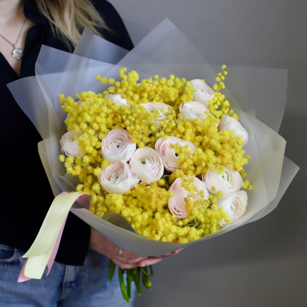 Mimosa with Ranunculus -  Размер M 