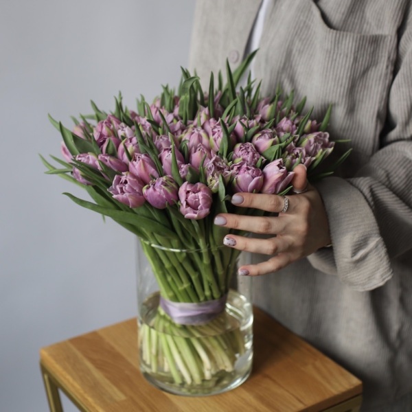 Tulips in a vase - 75 тюльпанов