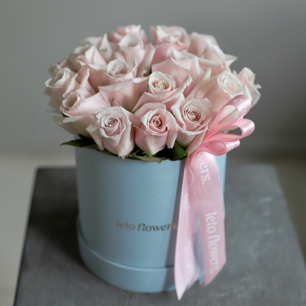 Sweet Escimo roses in a hat box -  Размер S 