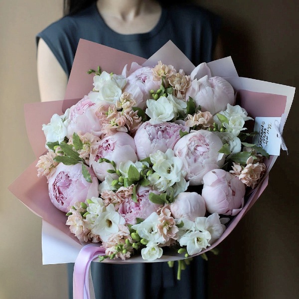 Peony with Stock and Freesia - Размер M 