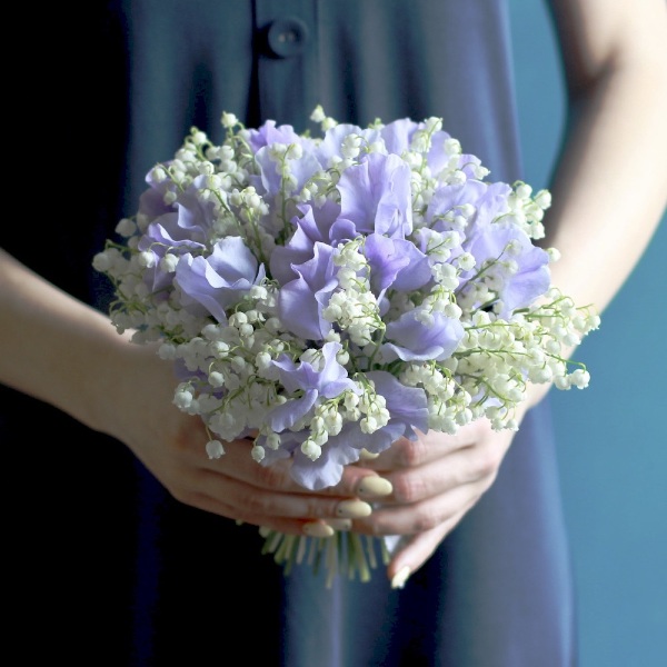 Bridal bouquet of Lilies of the Valley and Sweet Pea - Размер M 