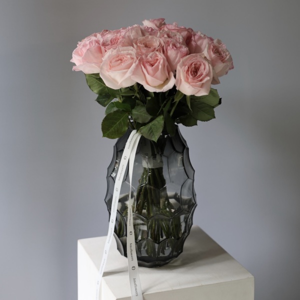 Garden Roses in a vase -  23 розы 