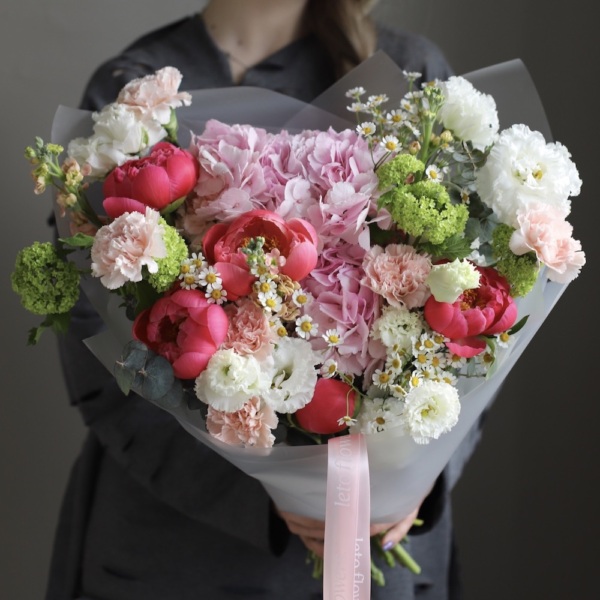 Surprise on a florist taste, bright -  Размер L 