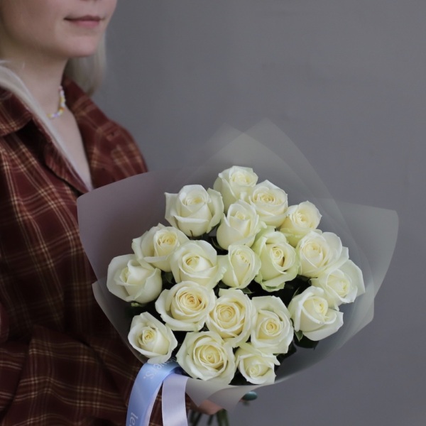 White roses - 19 роз