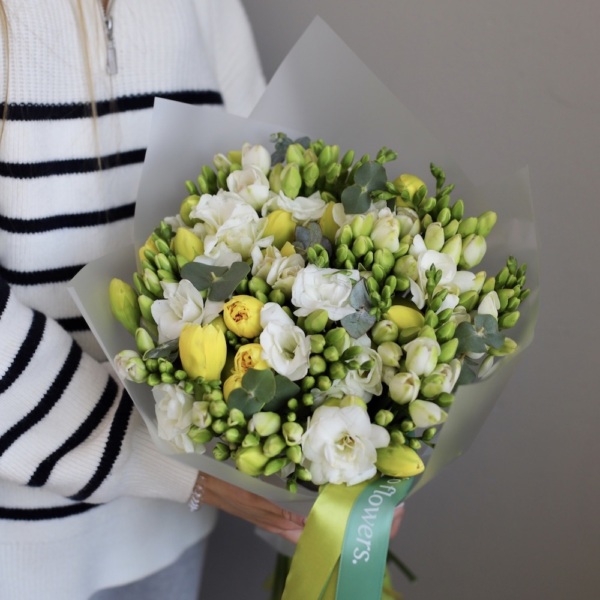 Daffodils with Freesia - Размер M