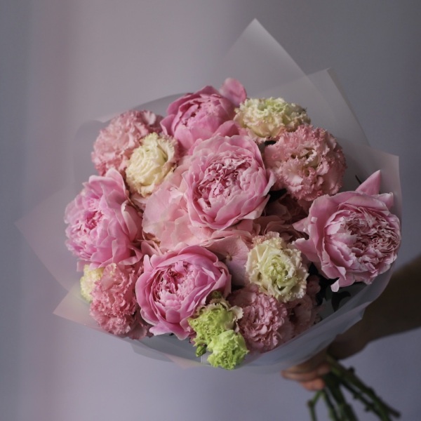 Peony with Hydrangea and Lisianthus - Размер S 