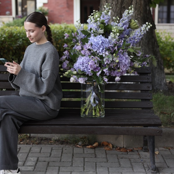 Signature bouquet 'Lavender Raf' - Размер L в вазе