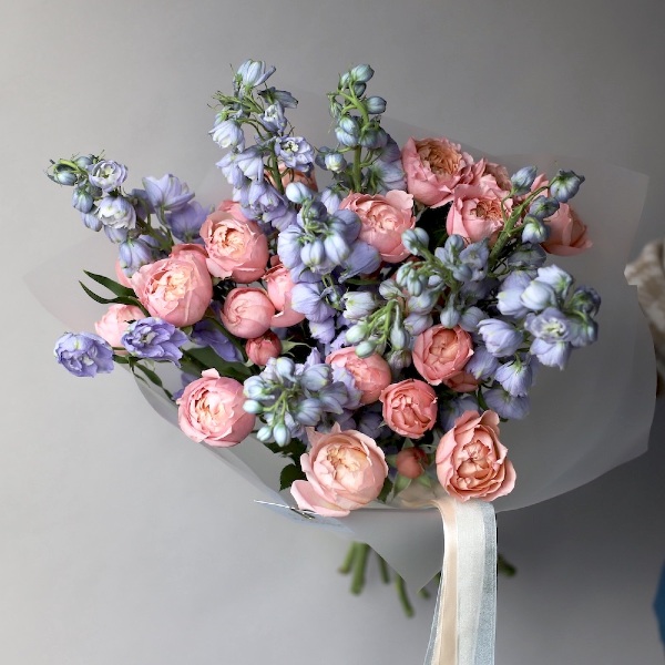 Spray garden Roses with Delphinium - Размер M