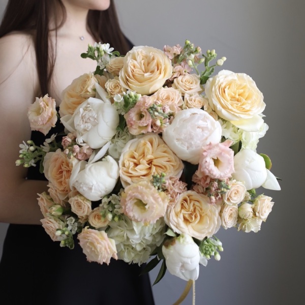 Signature round bouquet "Peachy Lukoshko" - Размер L