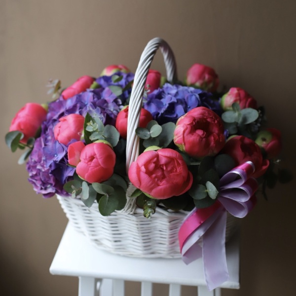 Basket of Peonies and Hydrangeas - Размер M