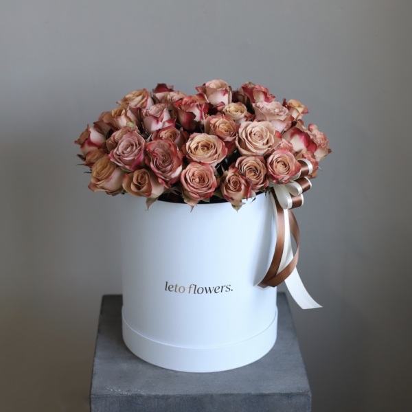 Cappuccino rose in a hat box - Размер L 