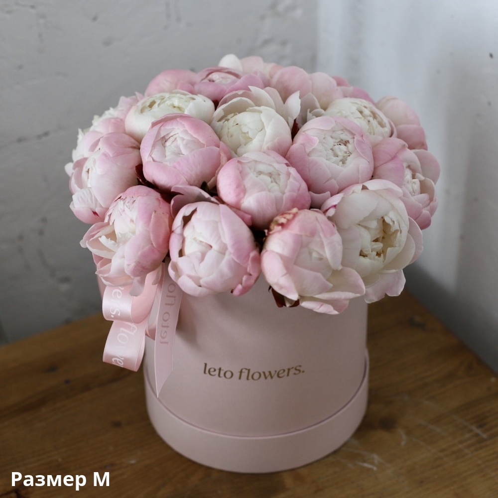 Light-pink Peonies in a hatbox -  Размер M 