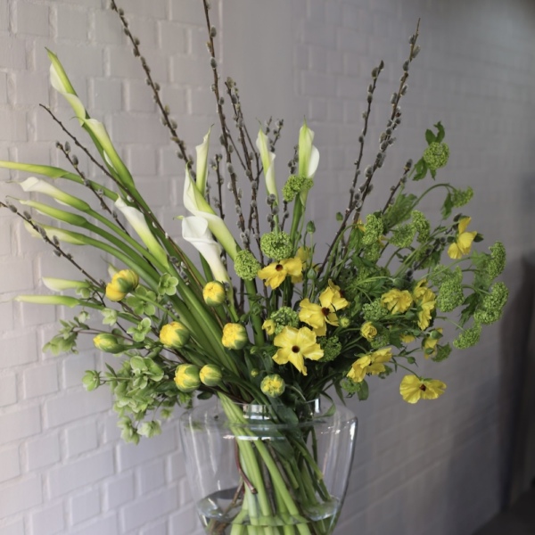 Easter Bouquet 'Telling the Sun Has Risen!' - Размер M в вазе