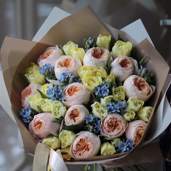 Tulips with Oxypetalum and Garden Roses - Размер S 