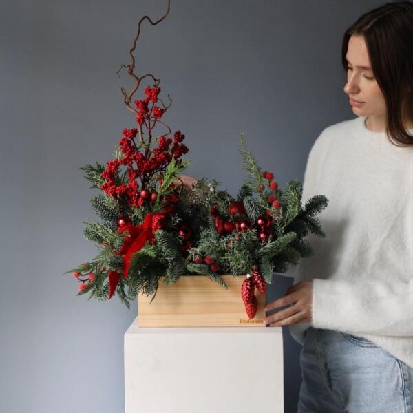 New Year's composition in a wooden box "Red velvet range" - Размер M