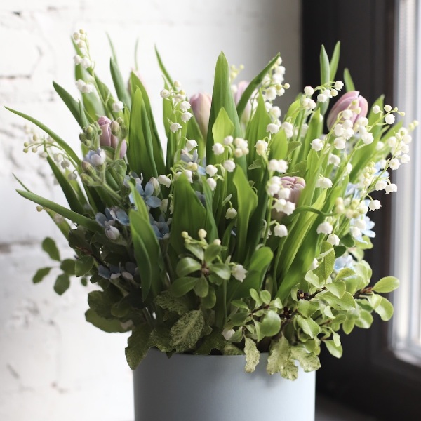 Lilies of the Valley with spring flowers in a hat box - Размер S