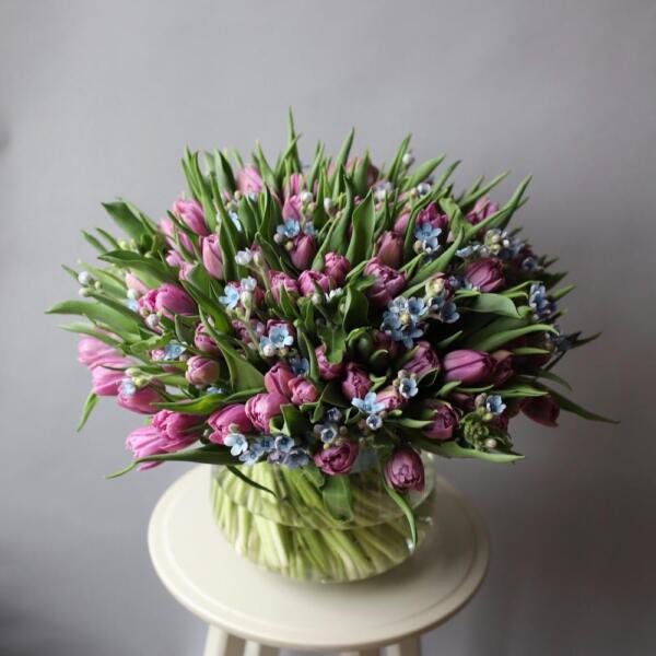 Tulips with Oxypetalum in a vase - Размер L 